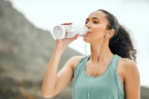 क्या दिन में 8 गिलास का पानी पीना जरूरी है